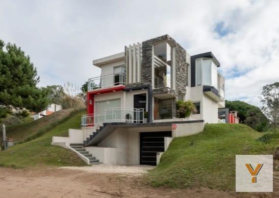 Foto de Casa en venta - 3 Dormitorios 3 Baños - Cochera - 490Mts2 - Valeria del, imagen 1