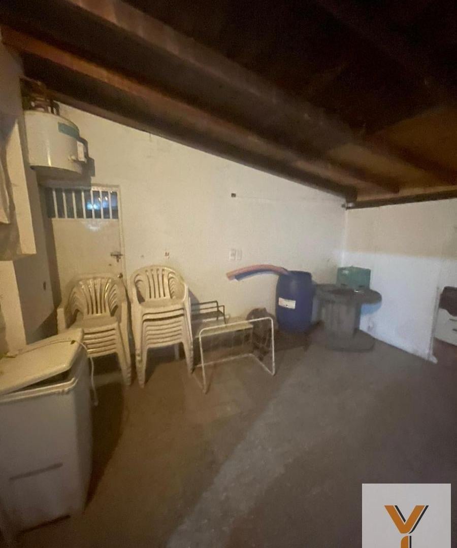 Foto de Casa en venta - 3 Dormitorios 1 Baño - Cocheras - 410Mts2 - General, imagen 2