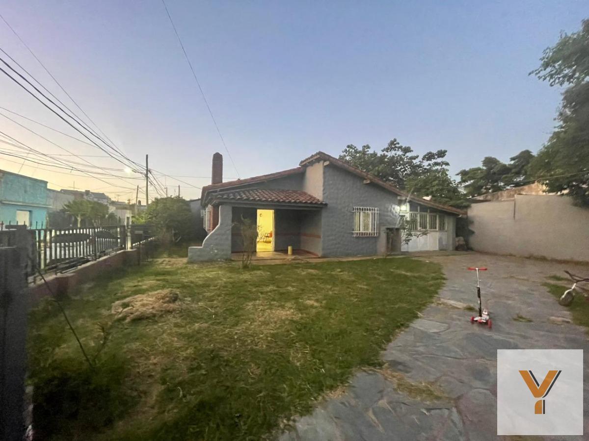 Foto de Casa en venta - 3 Dormitorios 1 Baño - Cocheras - 410Mts2 - General, imagen 3