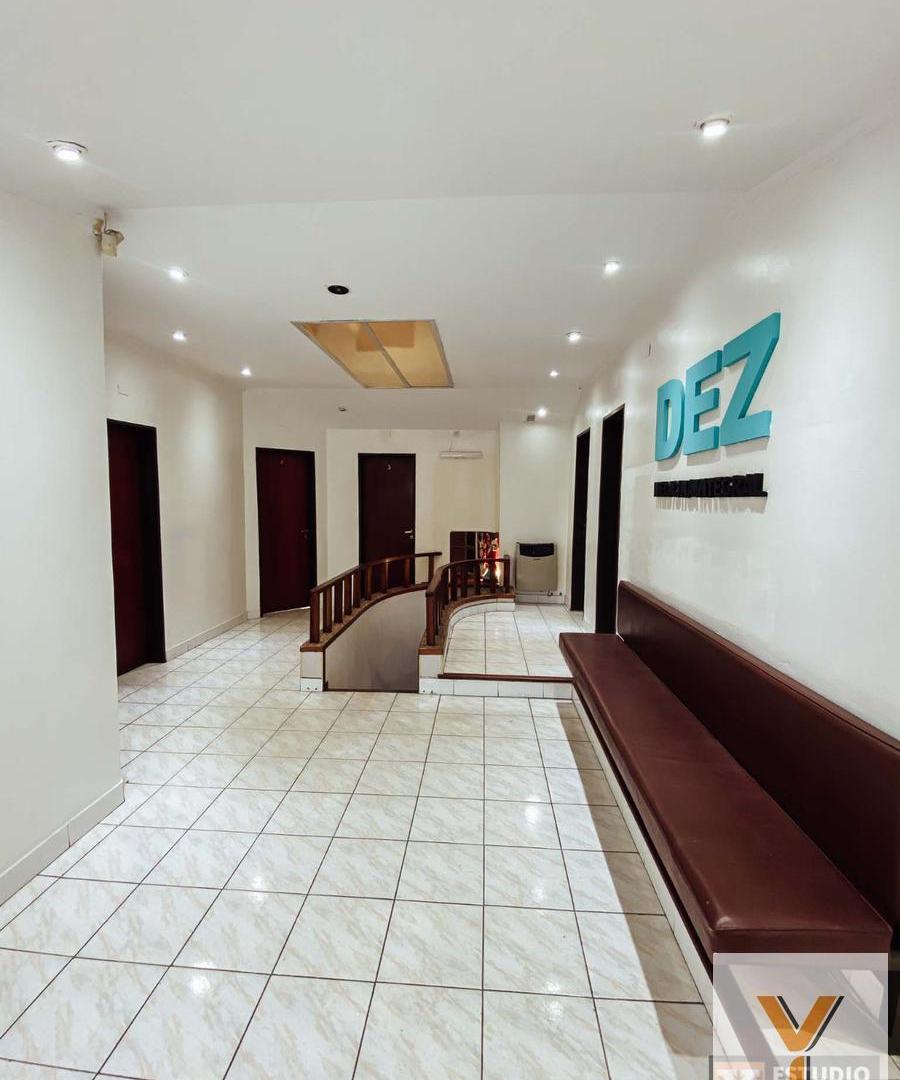 Foto de Edificio Comercial en venta - 7 Consultorios 3 Dormitorios 7 Baños, imagen 2
