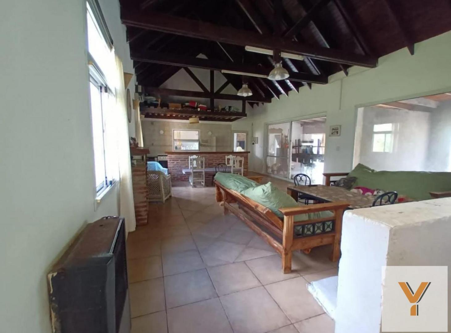 Foto de Casa en Venta - 5 Dormitorios 2 Baños - 280mts - Coronel Brandsen, imagen 5