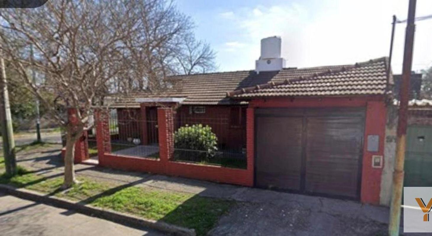 Foto de Casa en Venta - 3 Dormitorios 2 Baños - 201mts - Lomas De Zamora, imagen 3