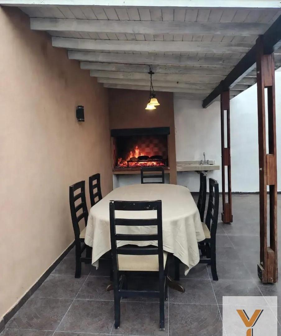 Foto de Casa en Venta - 3 Dormitorios 2 Baños - 330mts - Esteban Echeverría, imagen 3