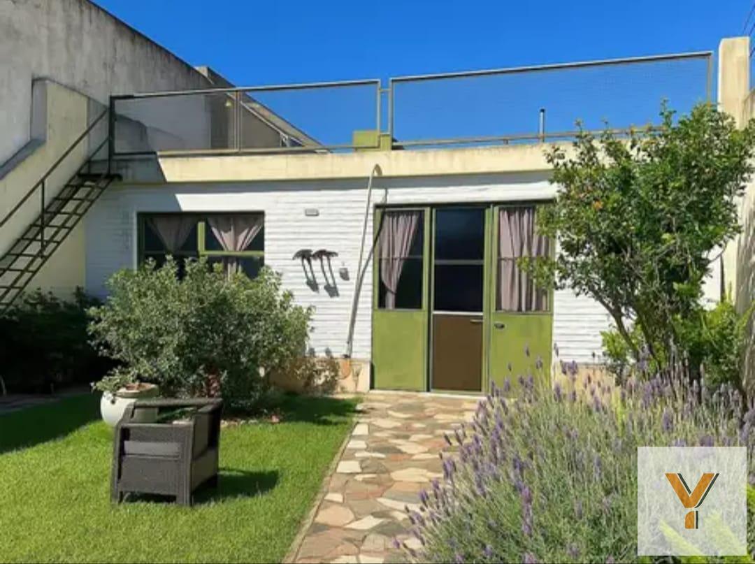 Foto de Casa en venta - 2 Dormitorios 1 Baño - Villa Luzuriaga, imagen 2