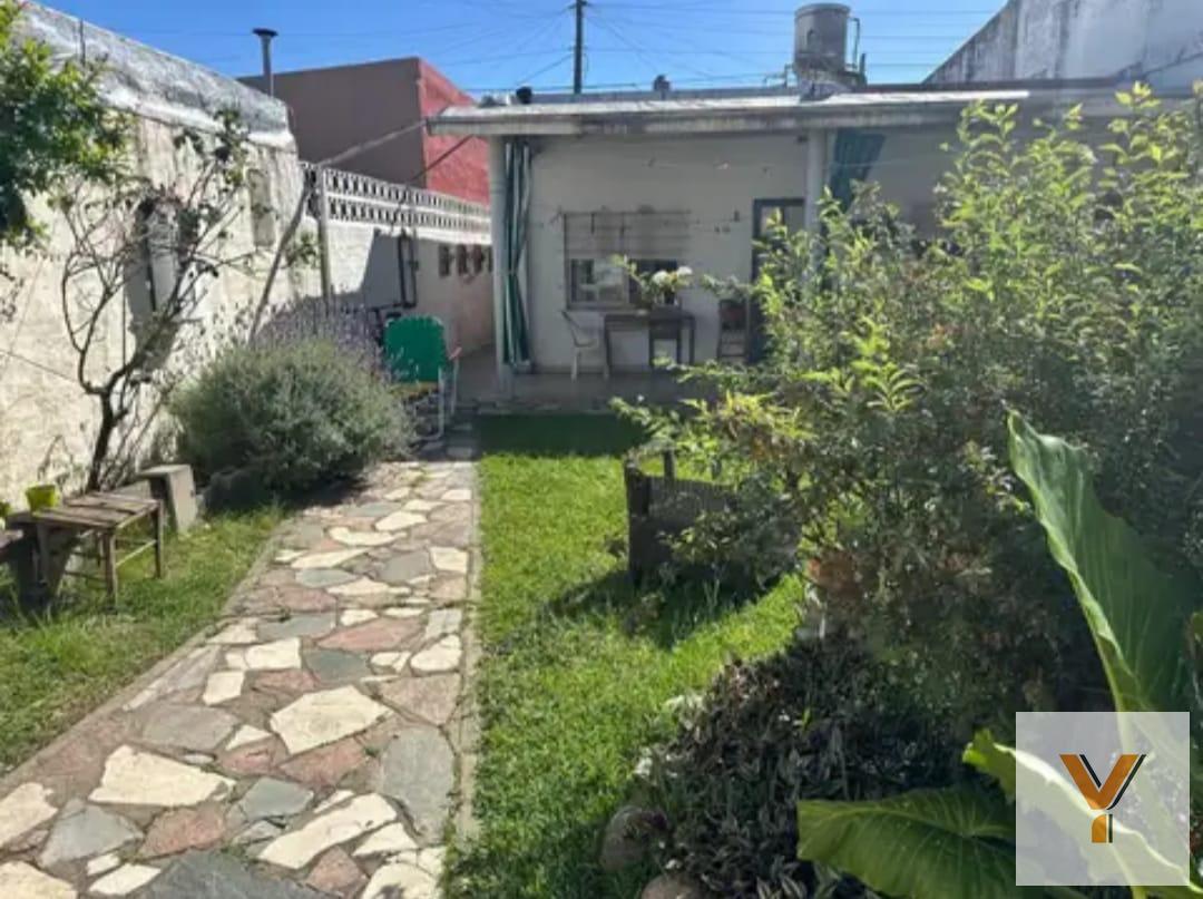 Foto de Casa en venta - 2 Dormitorios 1 Baño - Villa Luzuriaga, imagen 3