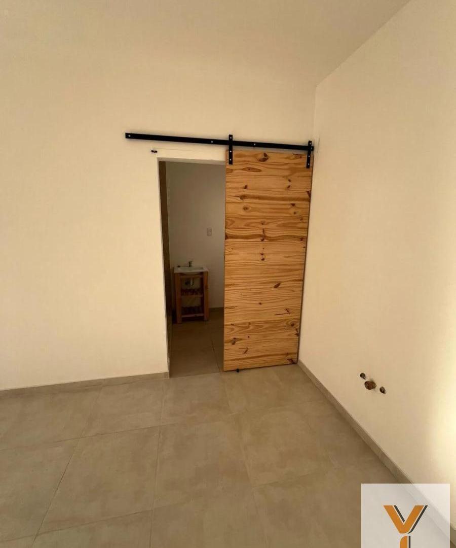 Foto de Casa en Venta - 2 Dormitorios 2 Baños - 212mts - Parque Avellaneda, imagen 3