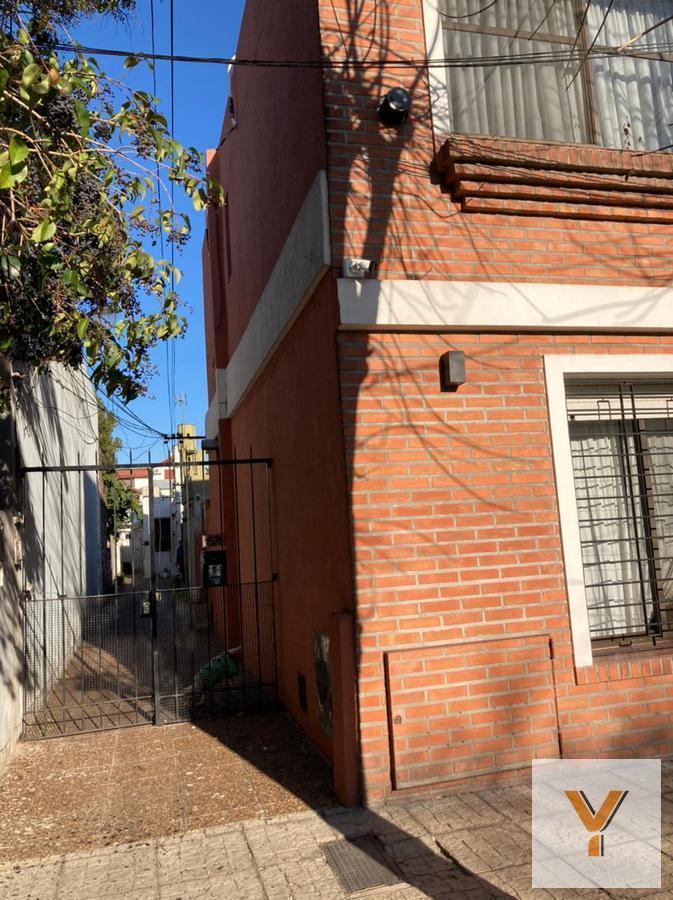 Foto de PH en Venta - 1 Dormitorio 1 Baño - 37mts2 - Quilmes, imagen 1