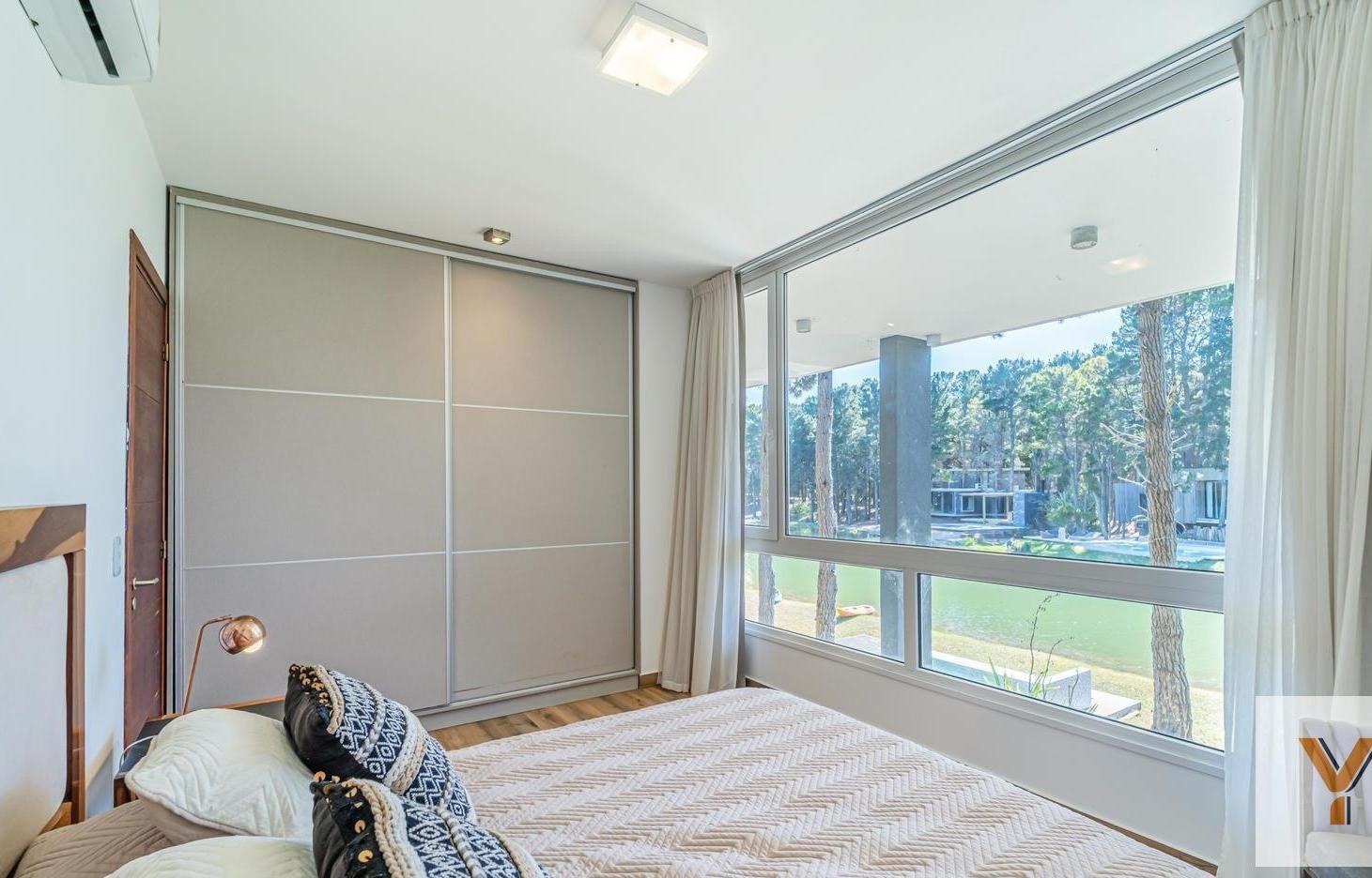 Foto de Casa en venta - 4 Dormitorios 2 Baños - Pinamar, imagen 2