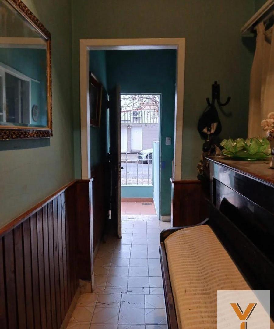 Foto de Casa en venta - 2 Dormitorios 1 Baño - Versalles, imagen 2