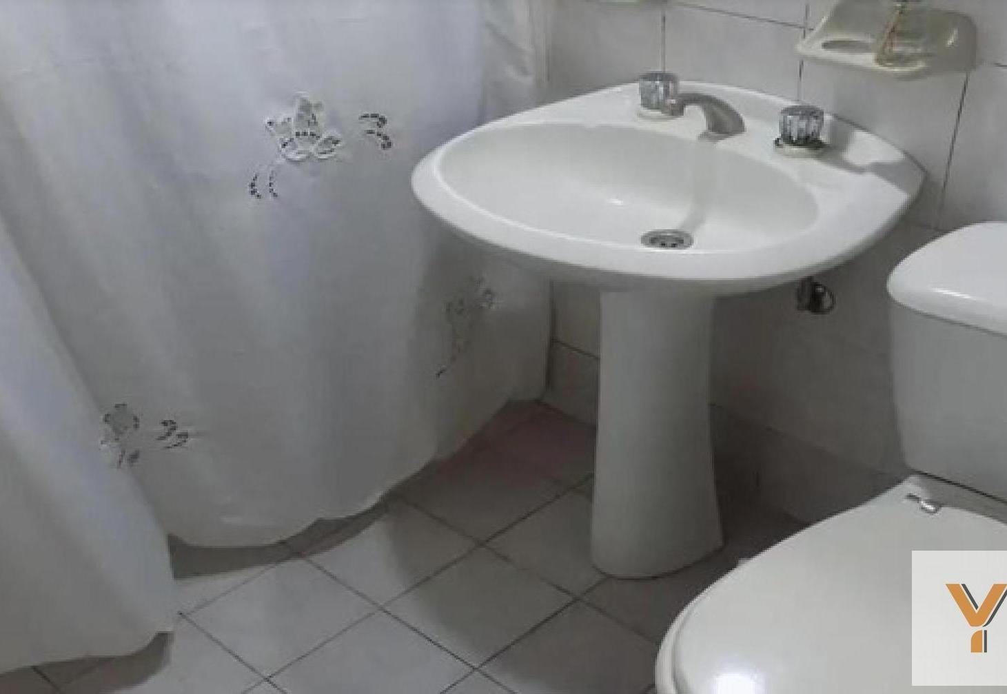 Foto de Casa en venta - 2 Dormitorios 2 Baños - Hurlingham, imagen 2