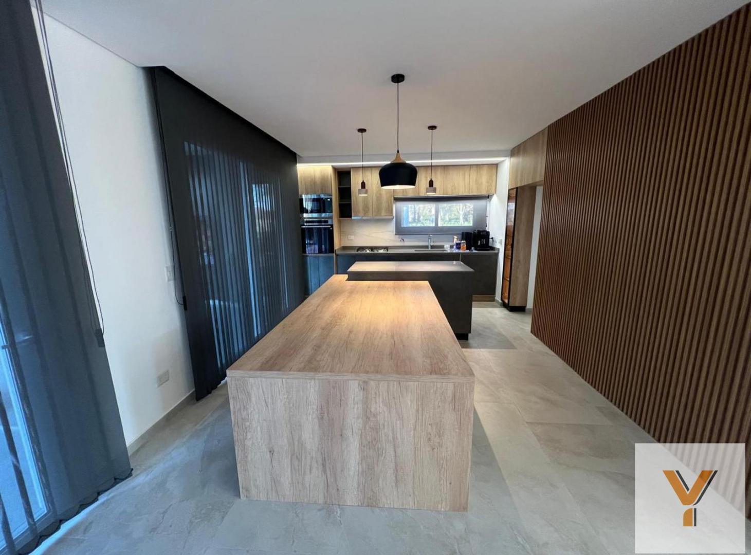 Foto de Casa en Alquiler - 4 Dormitorios 3 Baños - 719mts - Berazategui, imagen 5