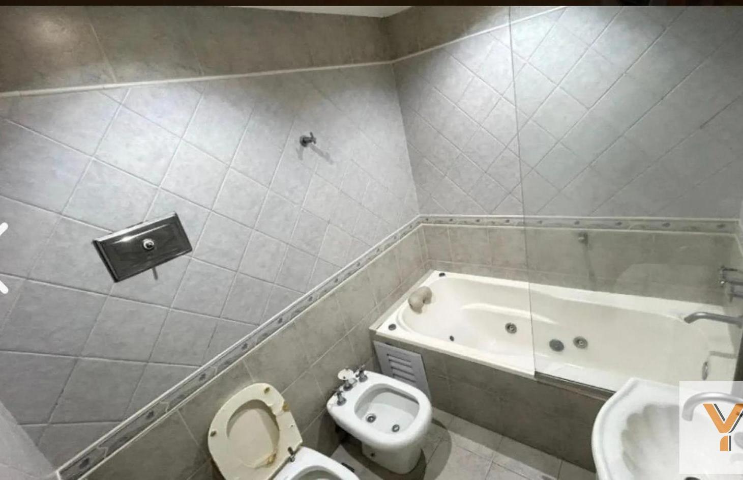 Foto de Casa en Alquiler - 3 Dormitorios 3 Baños - 300mts - Quilmes, imagen 1