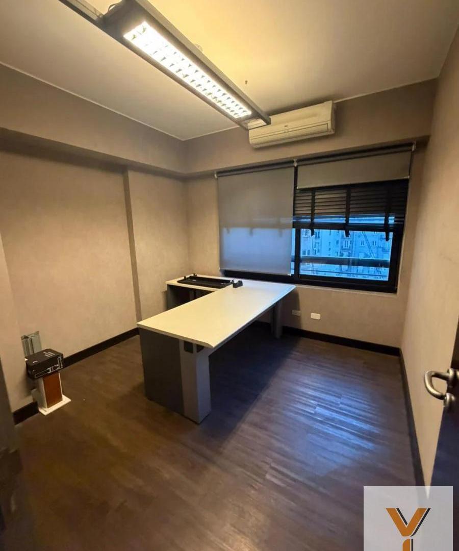 Foto de Departamento en Venta - 5 Dormitorios 2 Baños - 340mts - Retiro, imagen 3