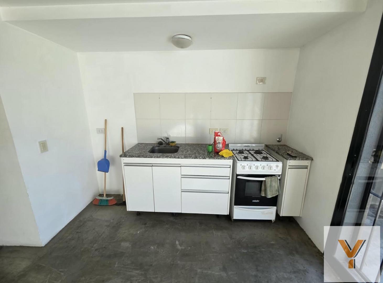 Foto de PH en Alquiler - 2 Dormitorios 1 Baño - 82mts - La Plata, imagen 1