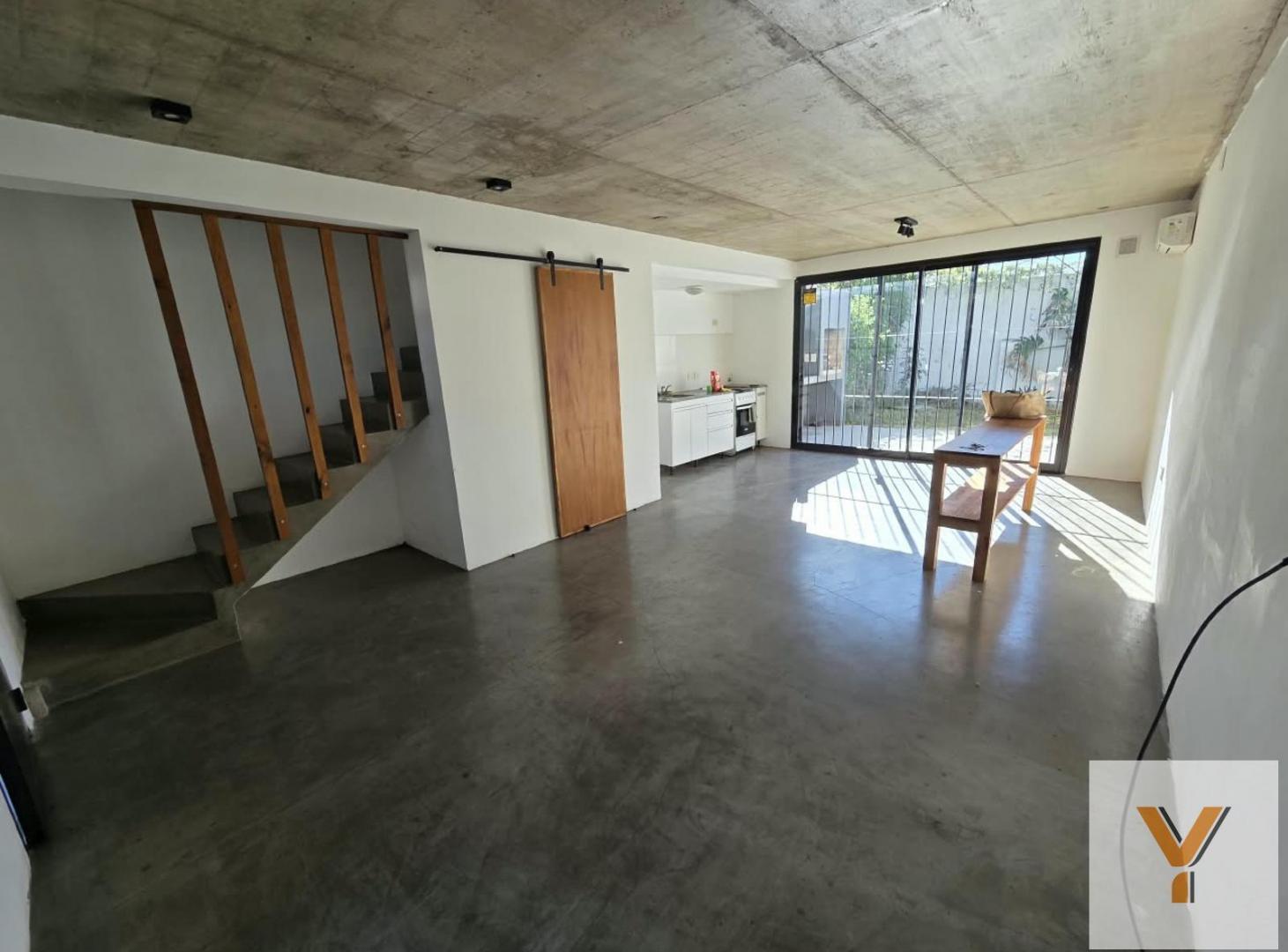 Foto de PH en Alquiler - 2 Dormitorios 1 Baño - 82mts - La Plata, imagen 3