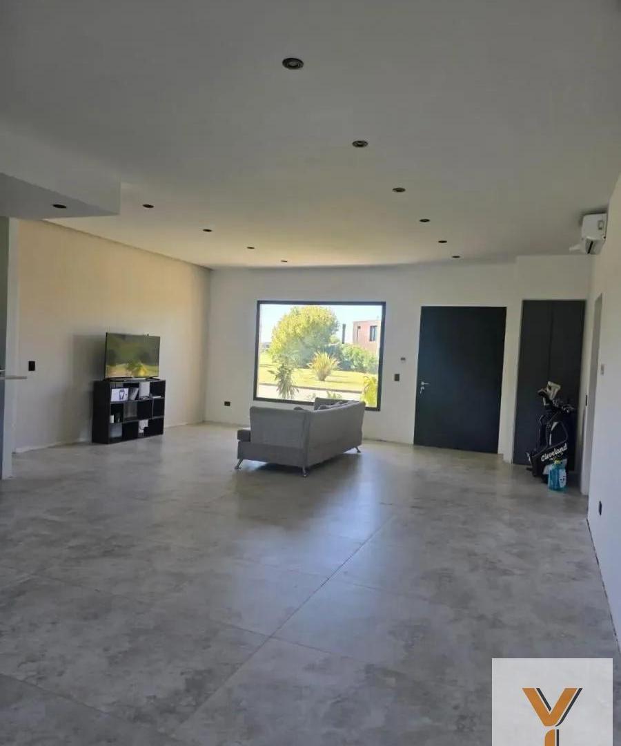 Foto de Casa en Venta - 4 Dormitorios 2 Baños - 1013mts - Escobar, imagen 3
