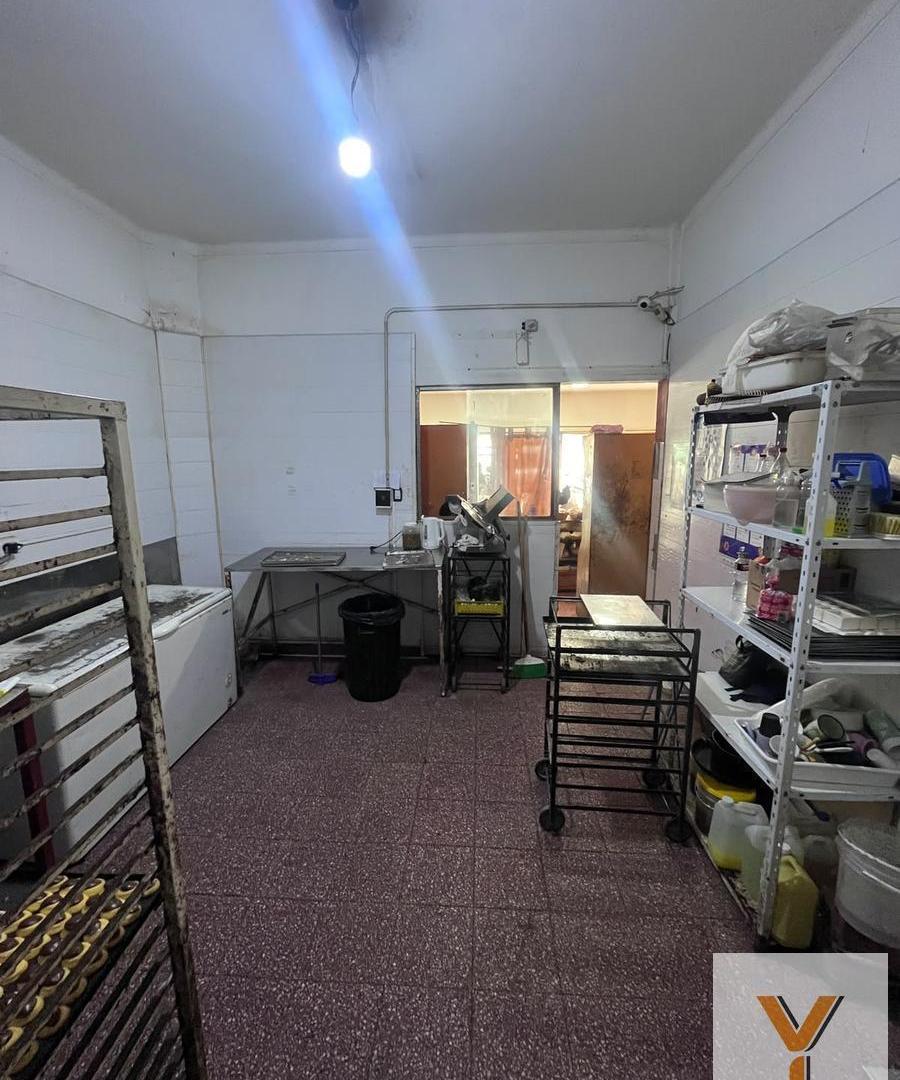 Foto de Local en Venta - 1 Baño - 224mts - Mar Del Plata, imagen 2