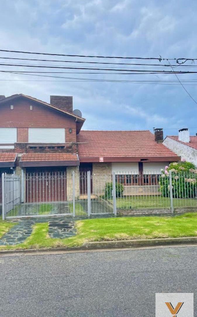 Foto de Casa en Venta - 3 Dormitorios 2 Baños - 199mts - Mar Del Plata, imagen 1