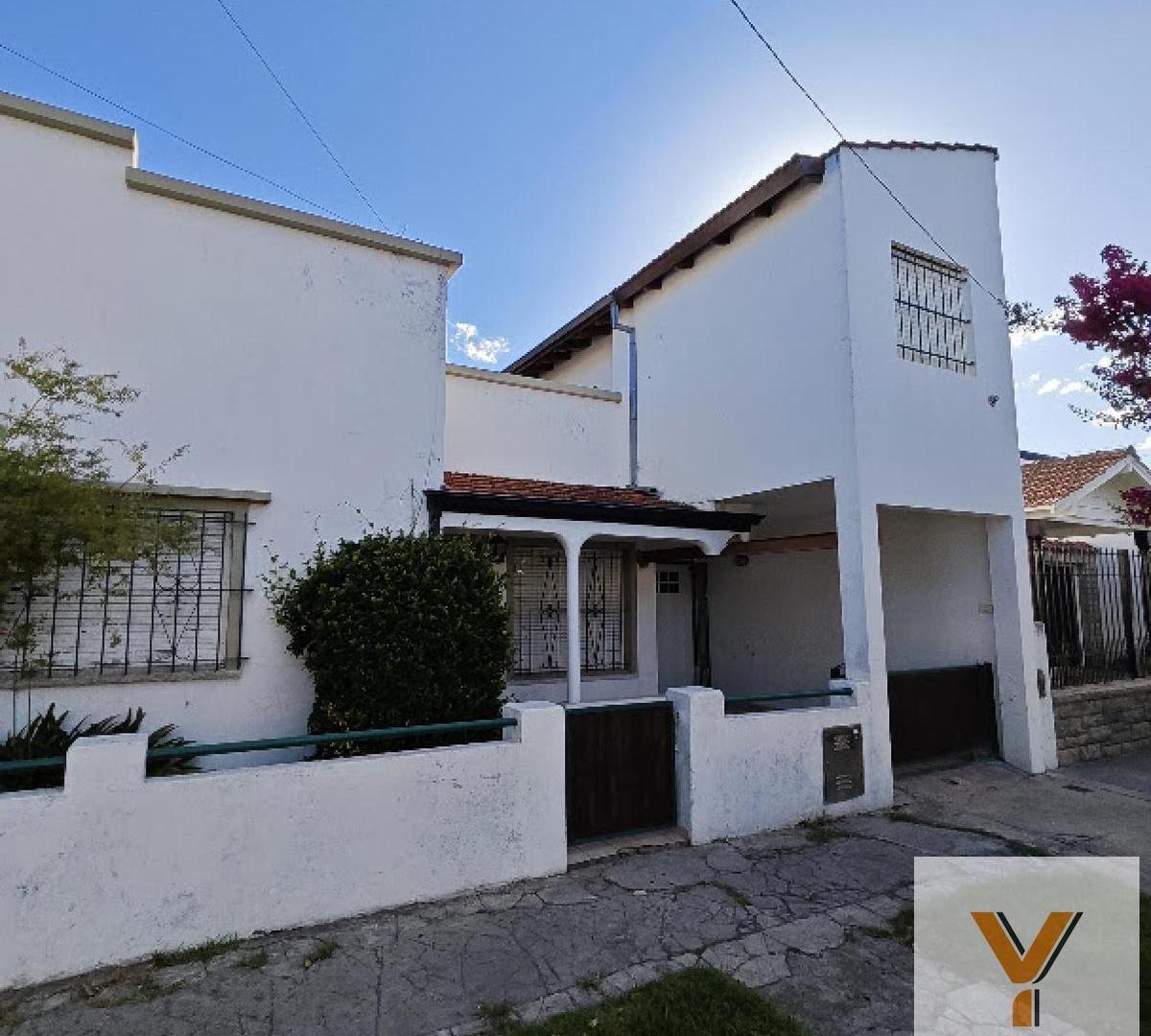 Foto de Casa en Venta - 4 Dormitorios 2 Baños - 333mts - Mar Del Plata, imagen 2