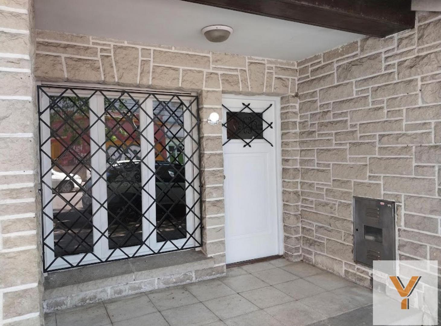 Foto de PH en Venta - 6 Dormitorios 2 Baños - 243mts - Mar Del Plata, imagen 1