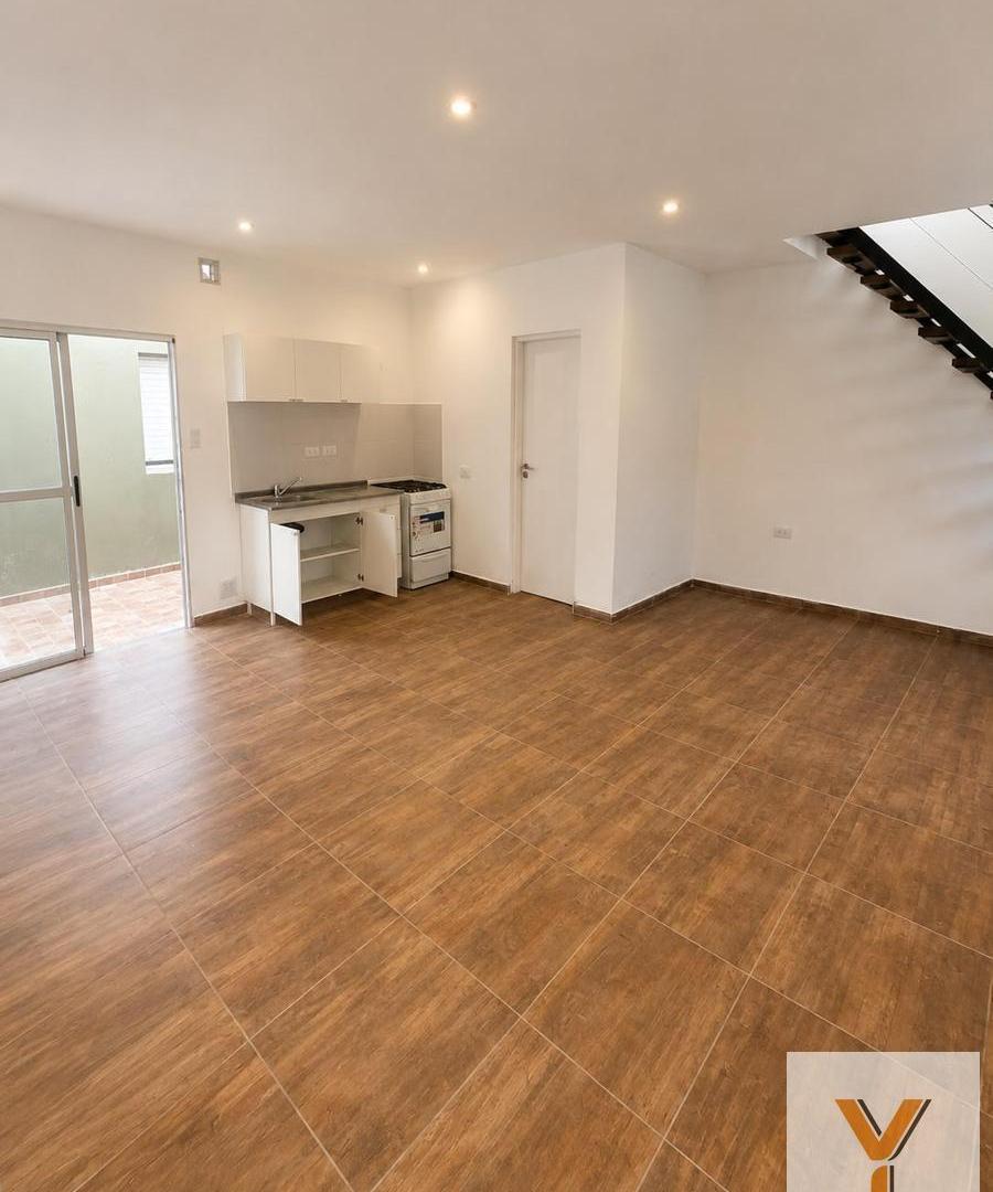 Foto de PH en Venta - 3 Dormitorios 1 Baño - 70mts - Mar Del Plata, imagen 2