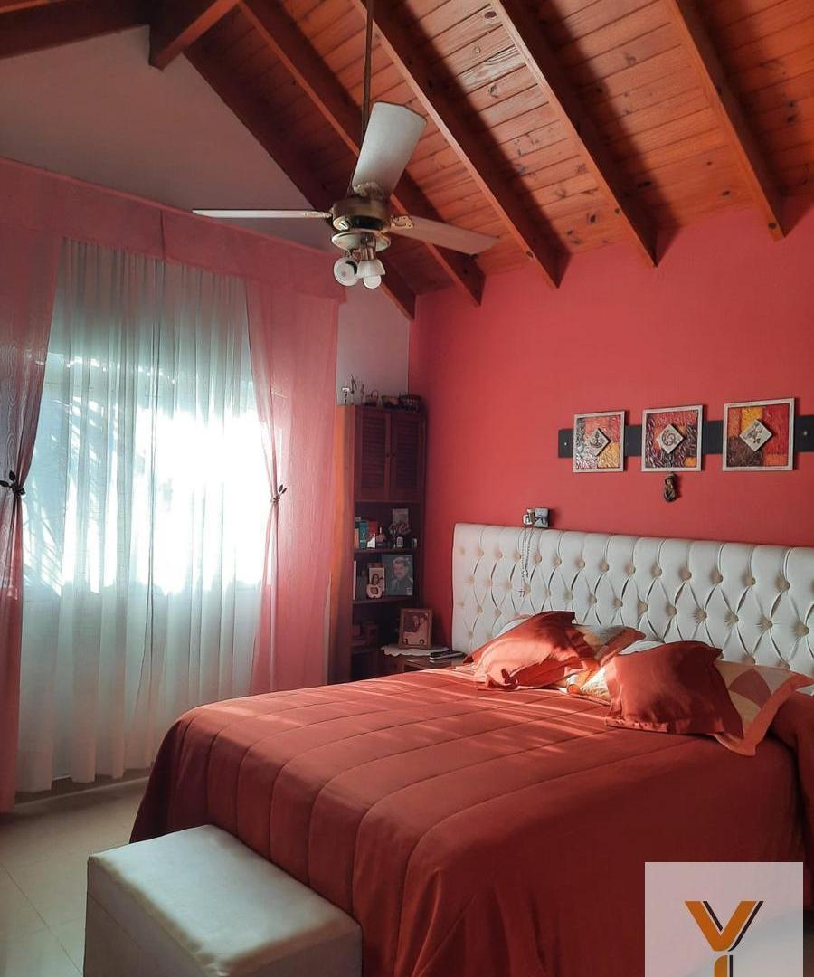Foto de Casa en venta - 5 Dormitorios 4 Baños - Villa Udaondo-Altos del Sol, imagen 3