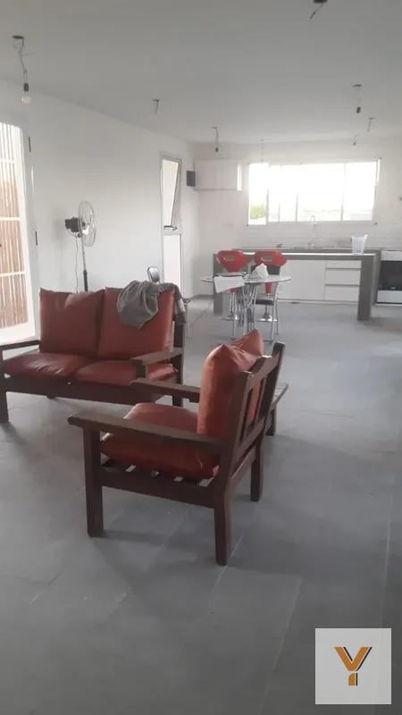 Foto de Casa en Venta - 2 Dormitorios 2 Baños - 120mts - La Plata, imagen 3