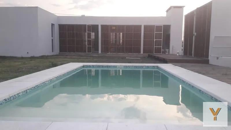 Foto de Casa en Venta - 2 Dormitorios 2 Baños - 120mts - La Plata, imagen 2