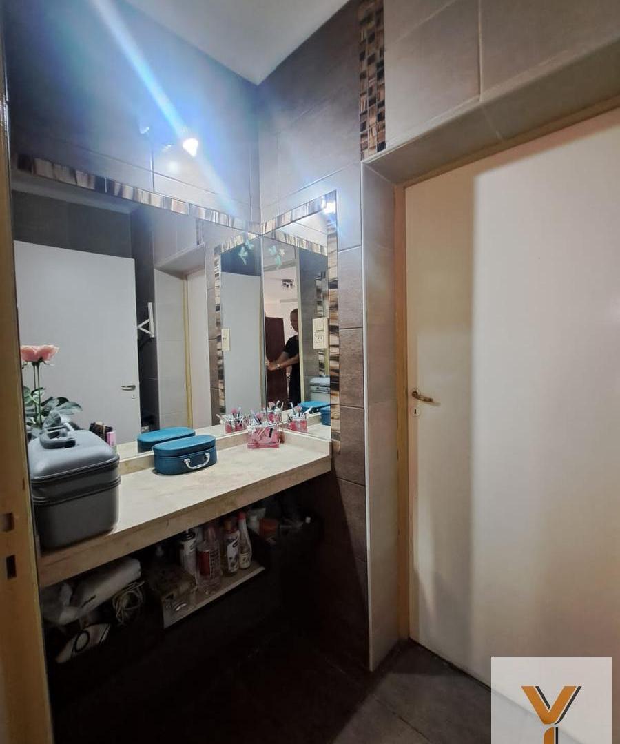 Foto de Casa en venta - 4 Dormitorios 3 Baños - Godoy Cruz, imagen 4