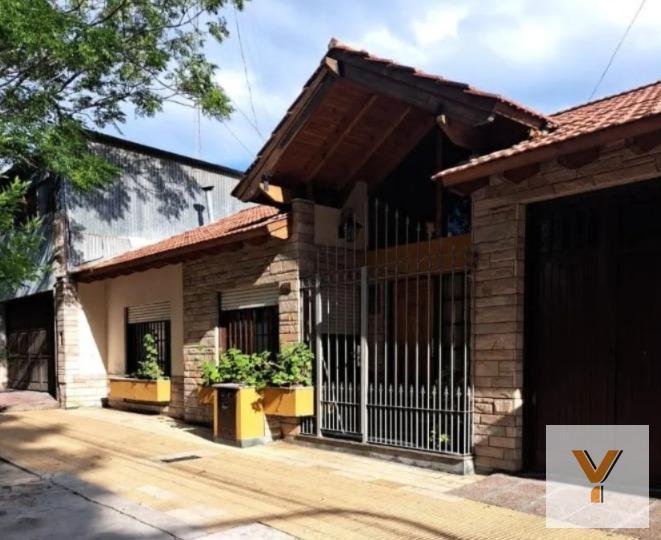 Foto de Casa en venta - 4 Dormitorios 3 Baños - Godoy Cruz, imagen 1