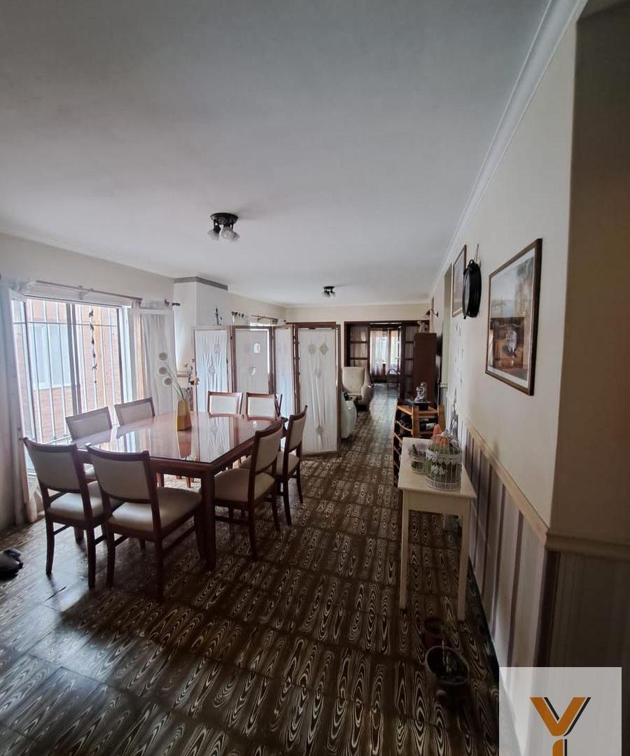Foto de Casa en venta - 4 Dormitorios 3 Baños - Godoy Cruz, imagen 2