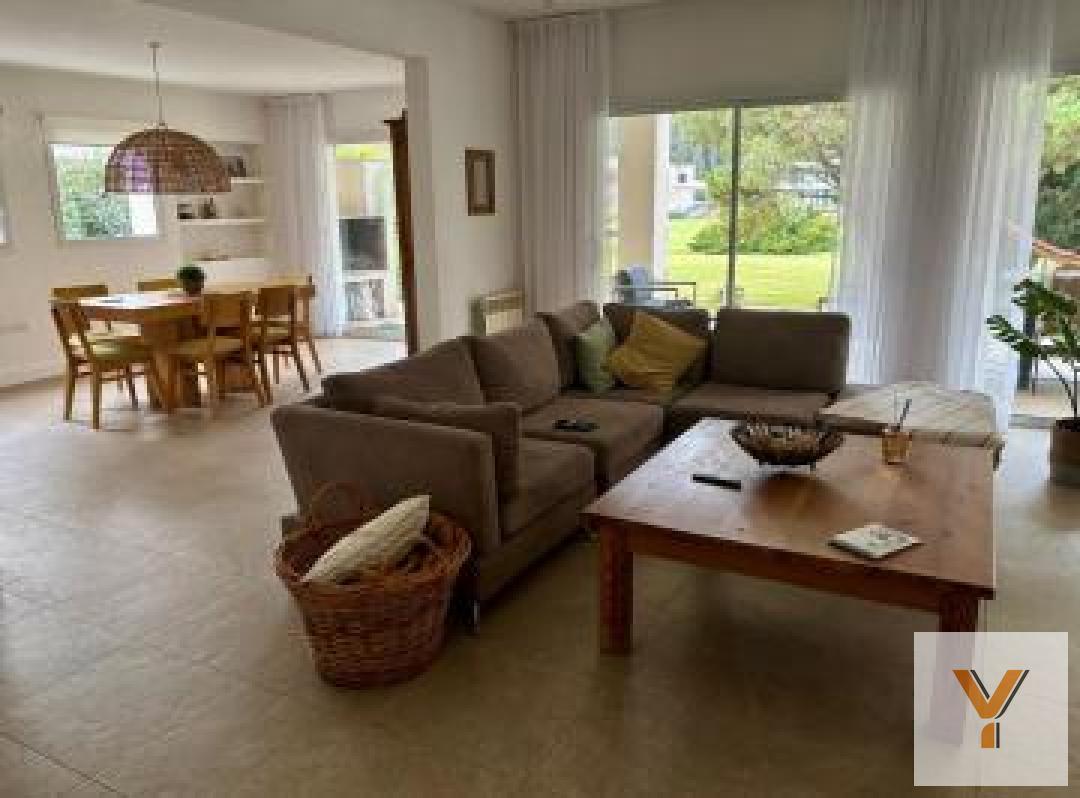 Foto de Casa en Alquiler - 3 Dormitorios 1 Baño - 280mts - Mar Del Plata, imagen 1