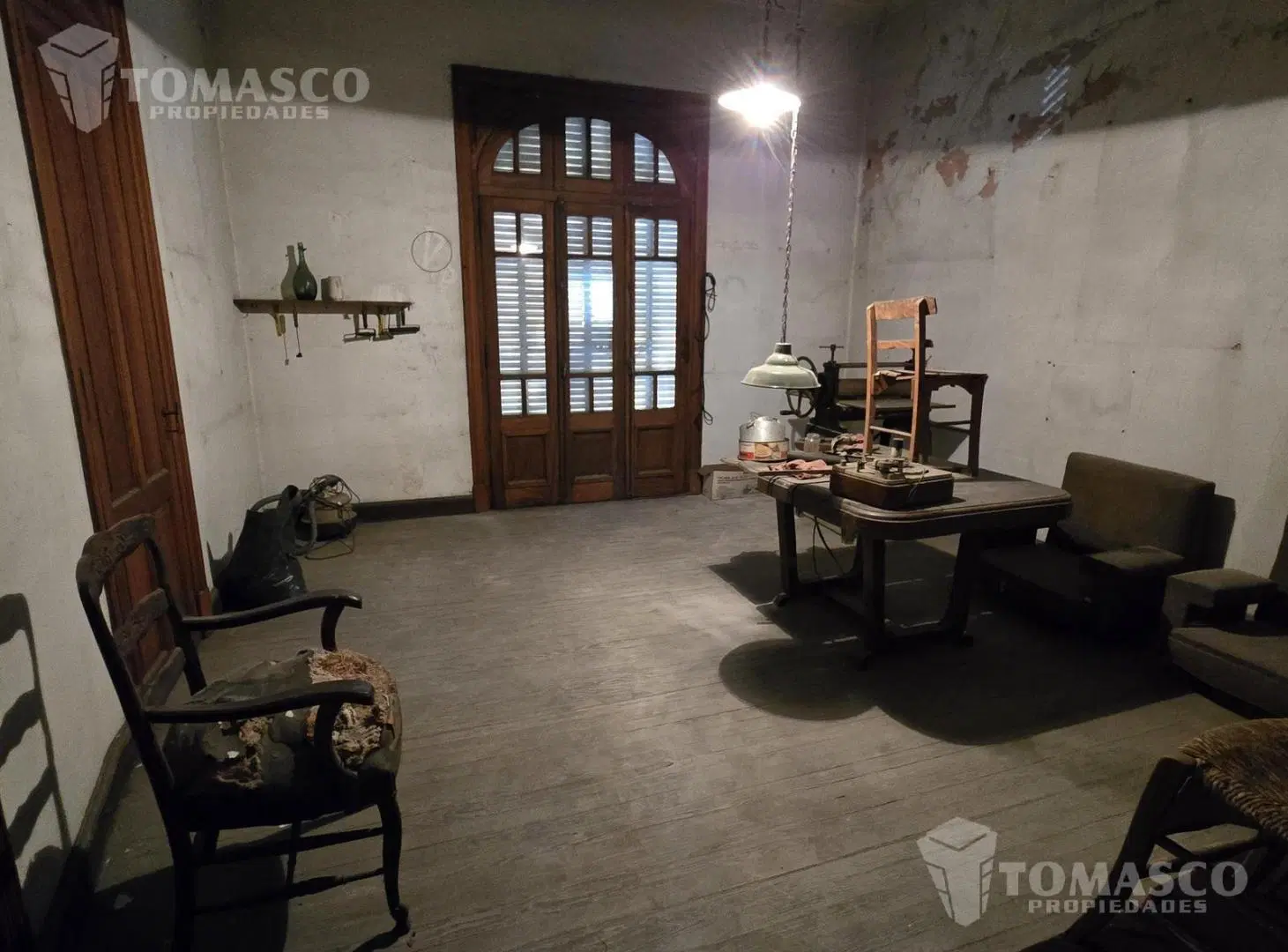 Departamento tipo PH de 5 ambientes clásico, a remodelar. Sin Expensas 5