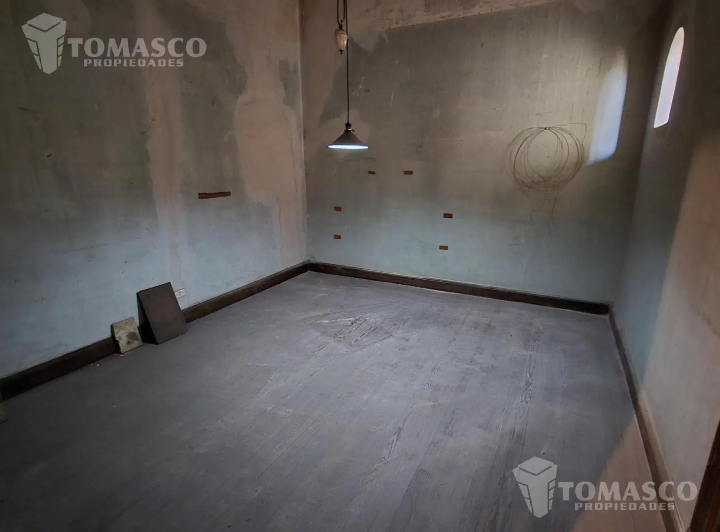 Departamento tipo PH de 5 ambientes clásico, a remodelar. Sin Expensas 2
