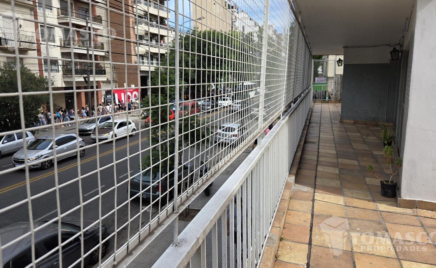 Foto de Venta 4 Ambientes c/Dependencia con Balcón Terraza - Baulera - Cochera -, imagen 2
