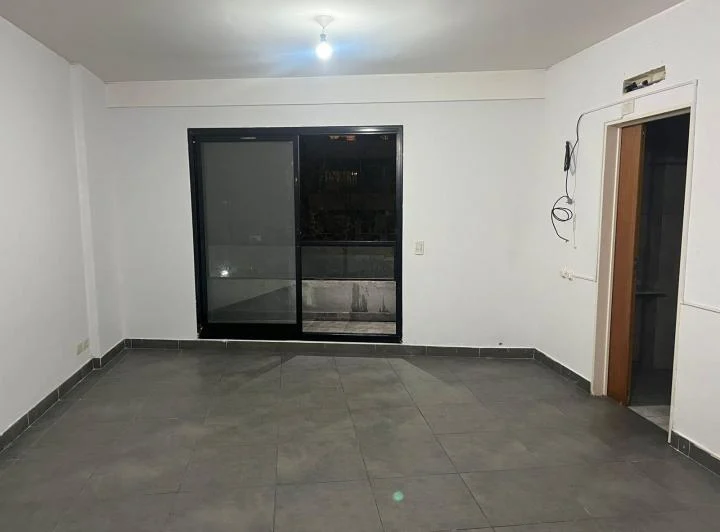 1 Amb. Luminoso - C/ Balcon Al Frente  5