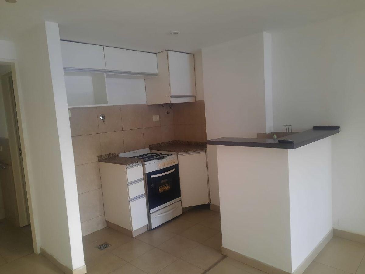 Foto de ¡¡EXCELENTE!! Dpto. 1 Amb. PB - Amplio - Frente - Apto Profesional, imagen 3