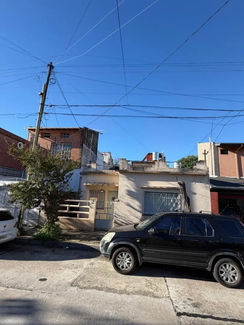 Casa con Patio sobre lote de 8,66x14 5