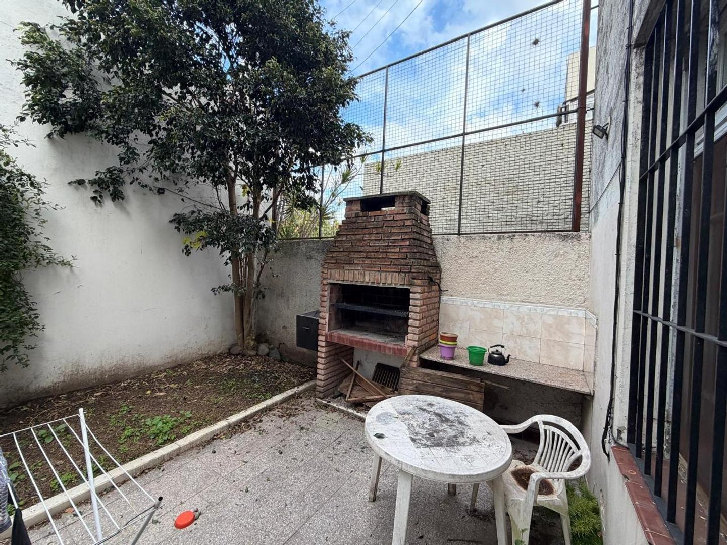 Foto de Casa PH 5 amb a 3 cuadras plaza arenales 205m2 totales, imagen 2
