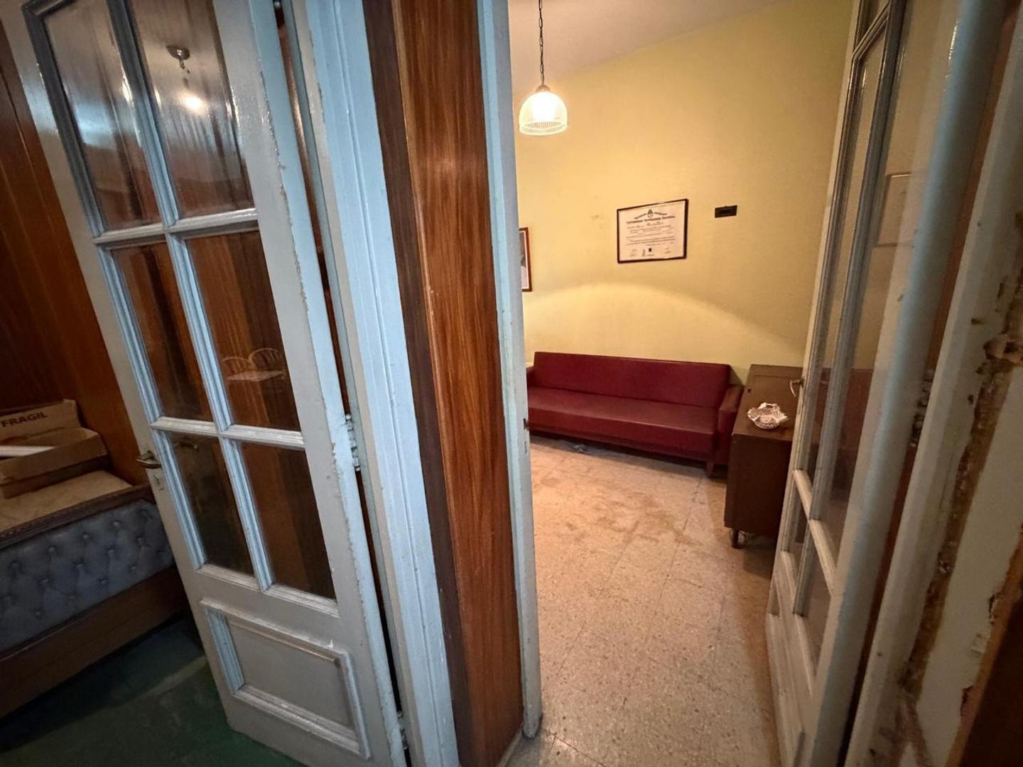 Foto de Casa PH 5 amb a 3 cuadras plaza arenales 205m2 totales, imagen 1