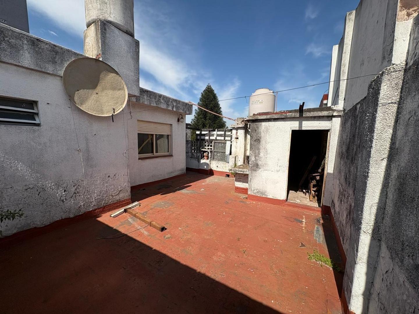Foto de Piso Unico Entrada Independiente 5 ambientes, patio, terraza, imagen 3