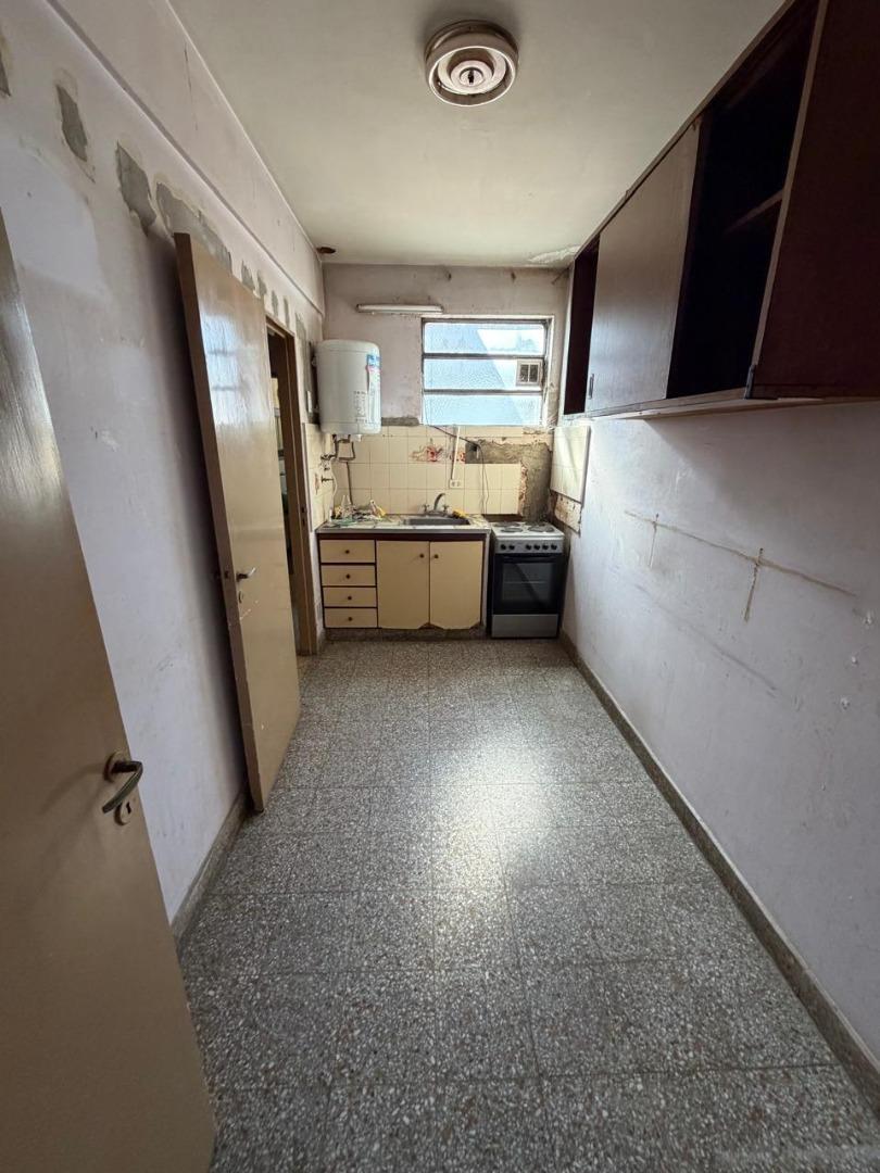 Foto de Oportunidad refaccion depto 3 amb con balcon, 1er x escalera, imagen 2