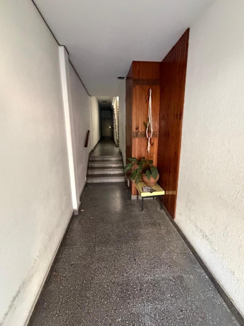 Foto de Oportunidad refaccion depto 3 amb con balcon, 1er x escalera, imagen 4
