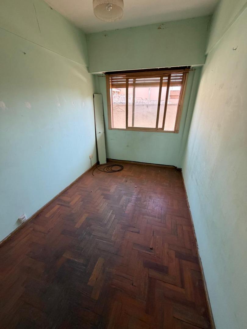 Foto de Oportunidad refaccion depto 3 amb con balcon, 1er x escalera, imagen 5