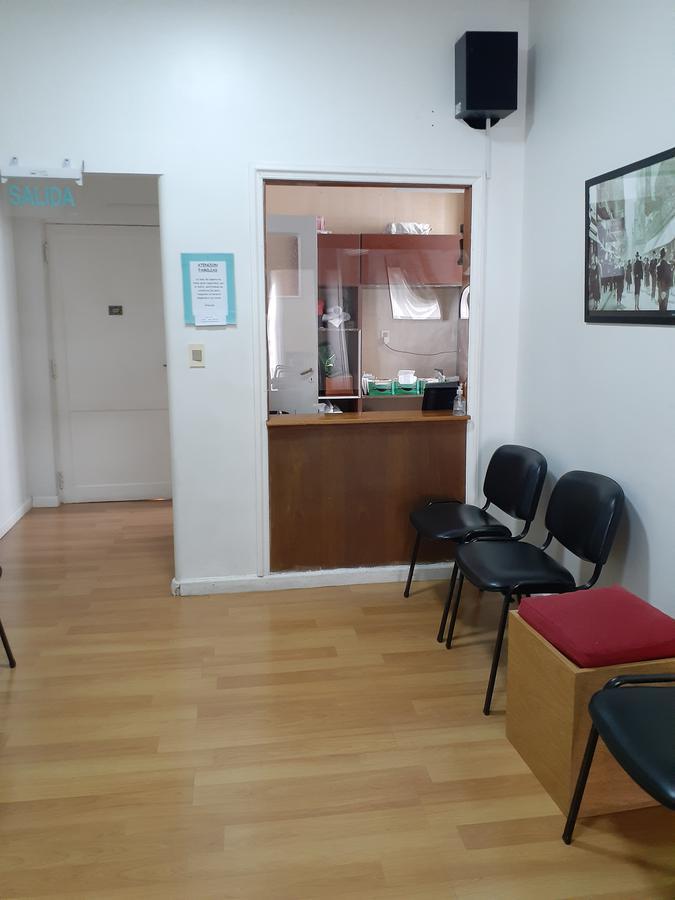 Venta departamento u oficina  cuatro ambientes dos baños muy  luminoso - Barrio Norte
