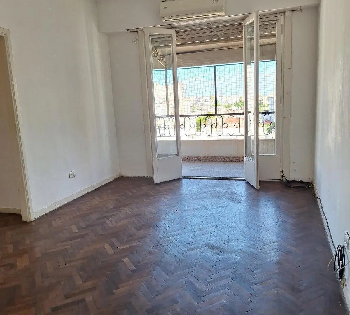 Excelente departamento de dos amplios ambientes, al frente 2