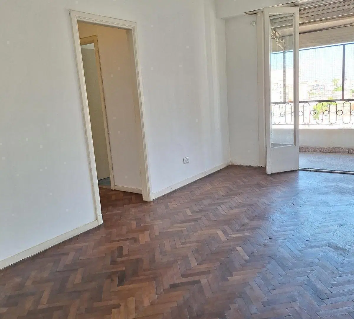 Excelente departamento de dos amplios ambientes, al frente 3