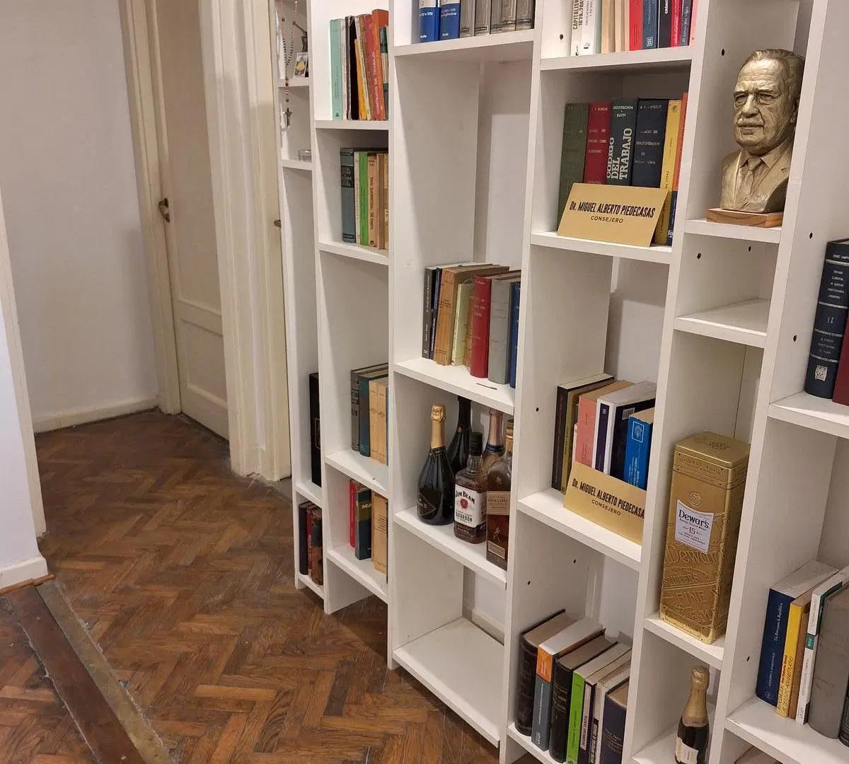Venta Excelente departamento de tres ambientes en Rodriguez Peña y Corrientes 4