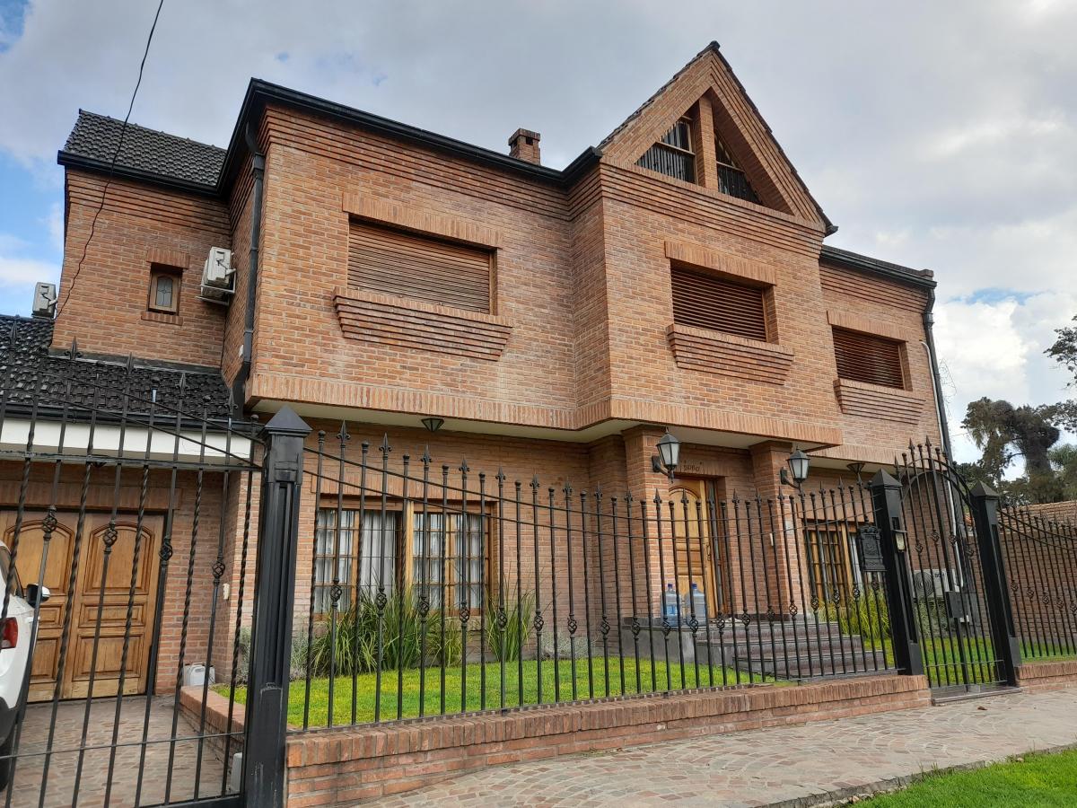 VENTA: PROPIEDAD EN CASTELAR NORTE