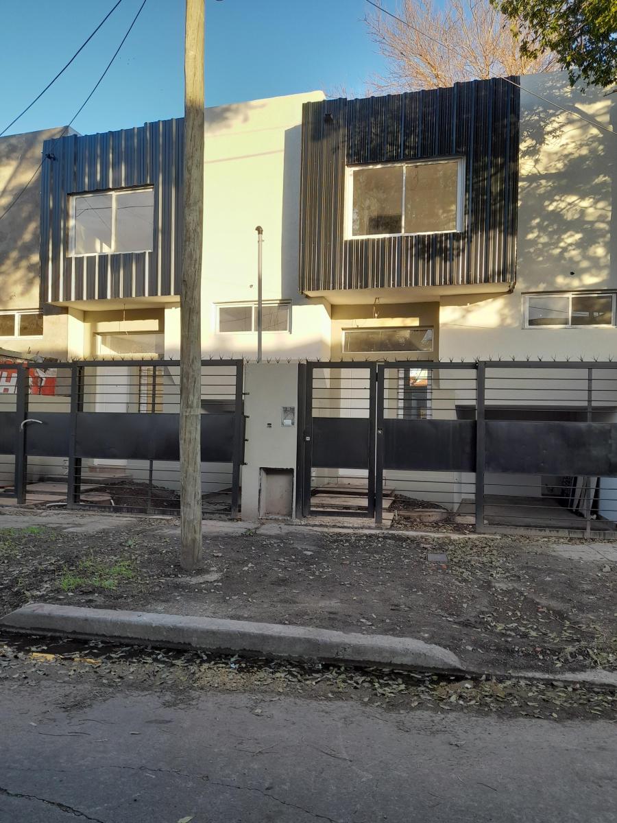 VENTA: DUPLEX A ESTRENAR DE CUATRO AMBIENTES. CASTELAR NORTE
